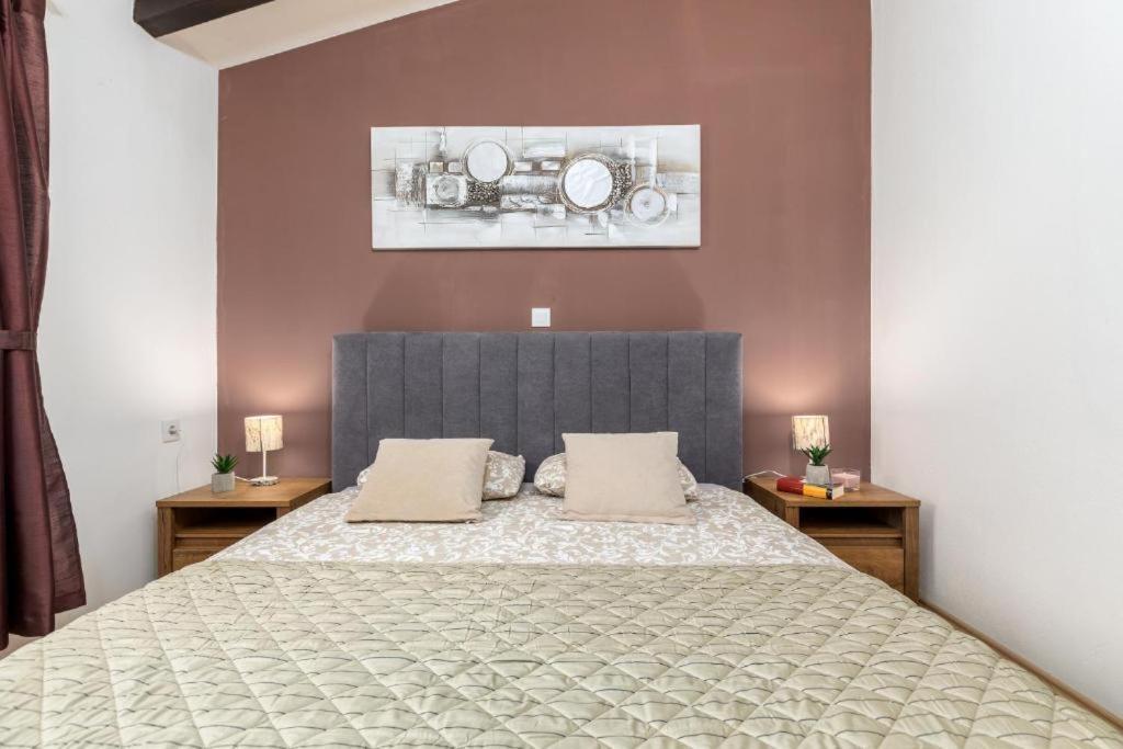 Apartment Mladenka Pula Ngoại thất bức ảnh