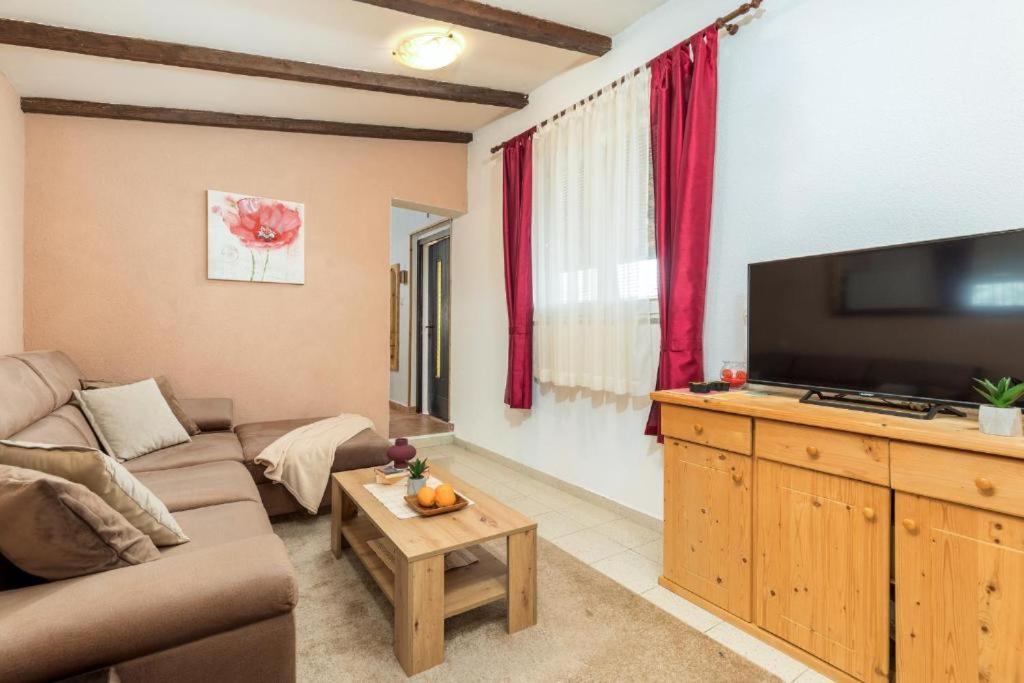 Apartment Mladenka Pula Ngoại thất bức ảnh