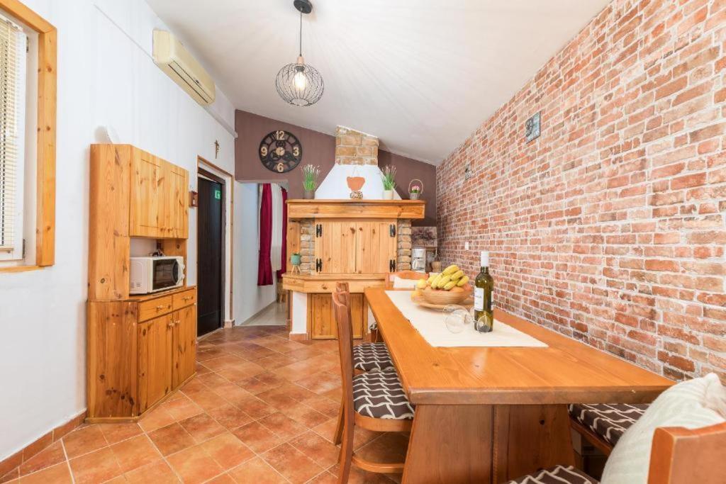 Apartment Mladenka Pula Ngoại thất bức ảnh
