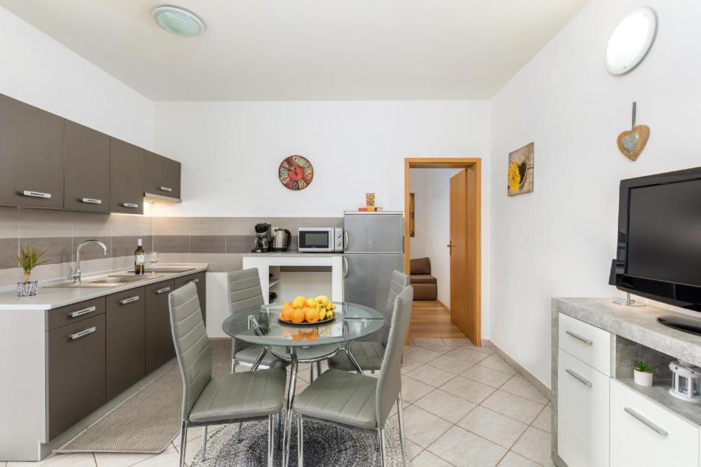 Apartment Mladenka Pula Ngoại thất bức ảnh
