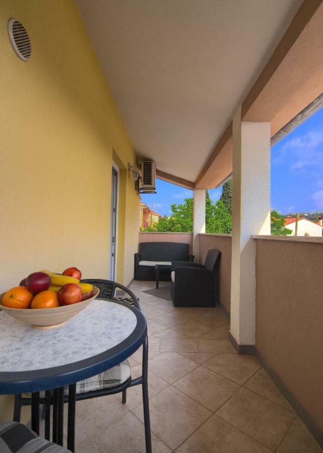 Apartment Mladenka Pula Ngoại thất bức ảnh